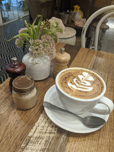 FLOVIE FLORIST CAFE - Carlton