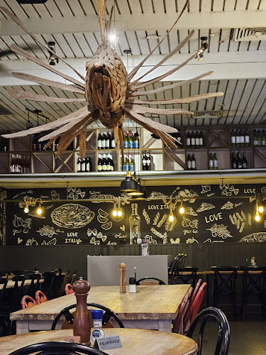 Love Italy Restaurant & Bar - Surfers Paradise Beach - Surfers Paradise