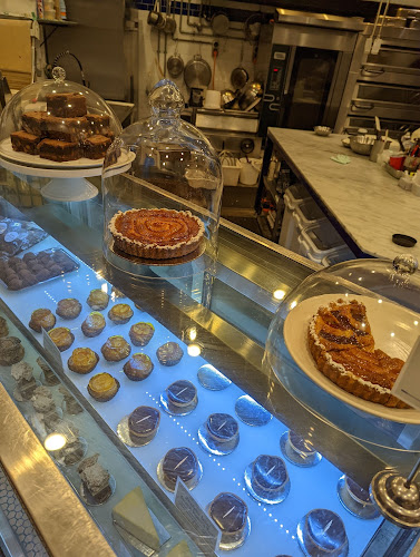 Lorraine's Patisserie - Hospitality and gastronomy