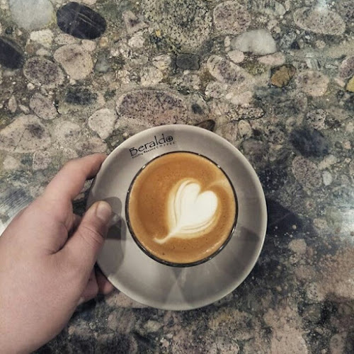 Opinii despre Moon Lily Kitchen and Cakes în Beaconsfield - Hospitality and gastronomy