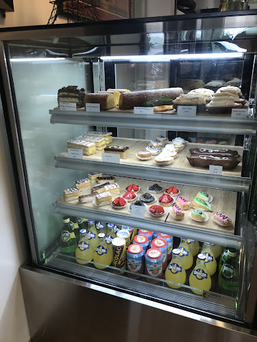 Next to the Gumdale Post Office, 2/681 New Cleveland Rd, Gumdale QLD 4154