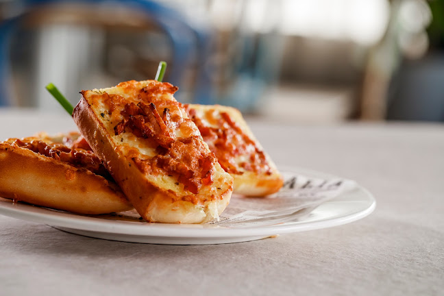 2 Bargara Lakes Dr, Bargara QLD 4670