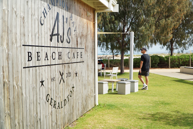 Comentarii opinii despre AJ's Beach Cafe