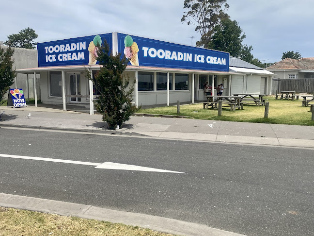Tooradin Icecream Shop - Hospitality and gastronomy