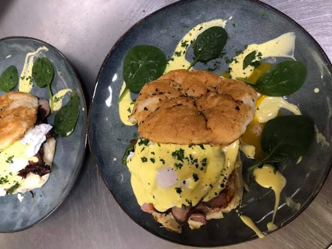 What's Cookin Cafe & Takeaway - Hospitality and gastronomy