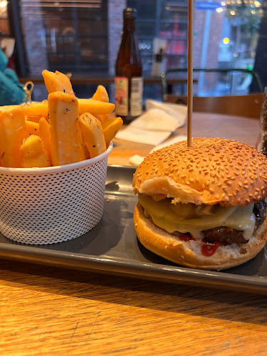 83 Flinders Ln, Melbourne VIC 3000