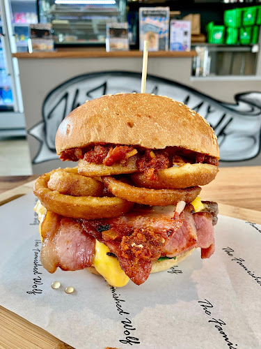 Comentarii opinii despre The Famished Wolf Patterson Lakes