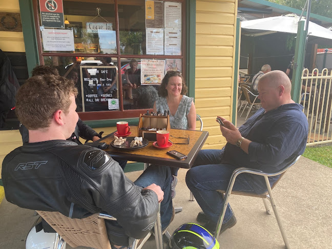 Idle In Cafe - Sydney