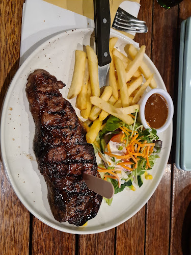 Kawana Waters Hotel - Hospitality and gastronomy