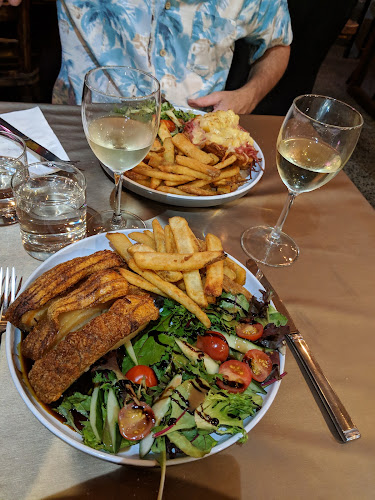 Opinii despre Sandy's Bar + Grill în Pacific Pines - Hospitality and gastronomy