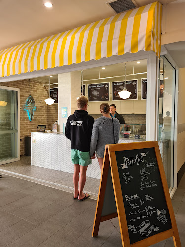 Shop 11/74 Seaworld Dr, Main Beach QLD 4217