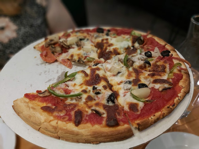 Remy's - Deep Dish Pizza & Bar