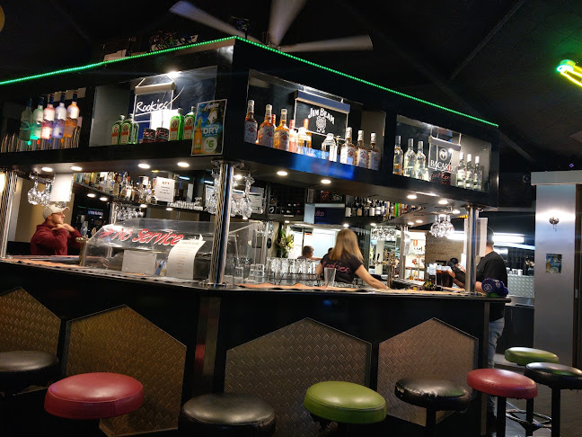 Rookies Pizzeria Bar & Grill