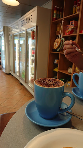 144 Indooroopilly Rd, Taringa QLD 4068