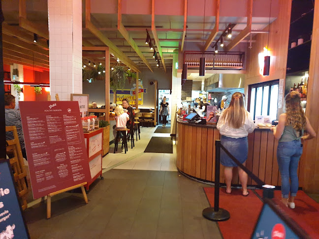 Pacific Fair Shopping Centre, Hooker Blvd, Broadbeach Waters QLD 4218