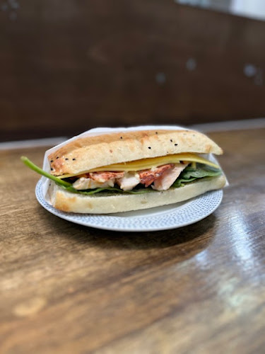 Queenys Snack Bar - Hospitality and gastronomy