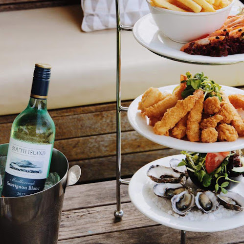 Kawana Waters Hotel - Hospitality and gastronomy