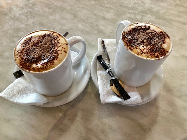 Henrys Cafe Brasserie