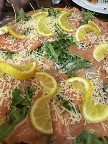 Comentarii opinii despre Izzy's Flippin' Pizza