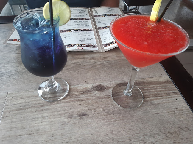 Comentarii opinii despre Sandy's Bar + Grill