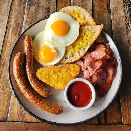 Opinii despre Two Doors Up Cafe & Bar în Fairy Meadow - Hospitality and gastronomy