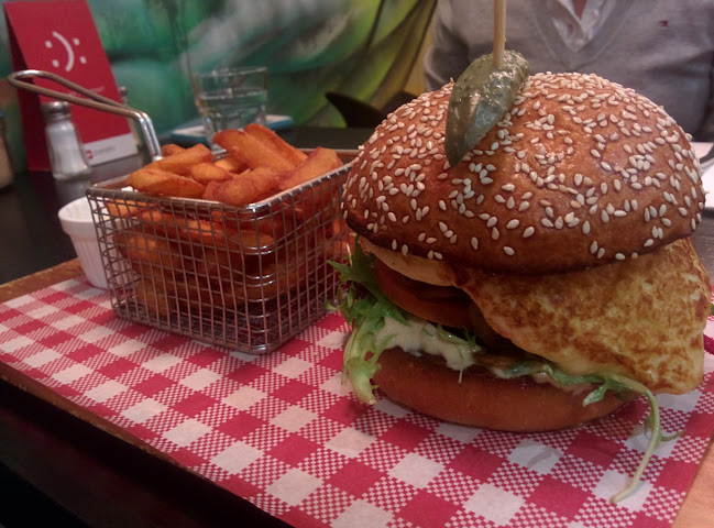 12 Queens Ave, Springvale VIC 3171