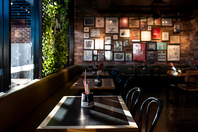 Grill'd Burgers - The Willows - Hospitality and gastronomy