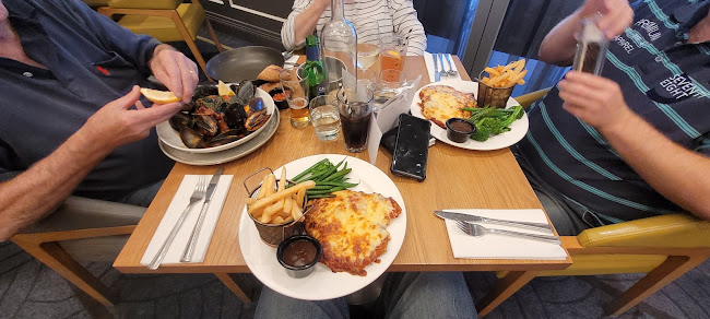 The Grovedale Hotel - Hospitality and gastronomy