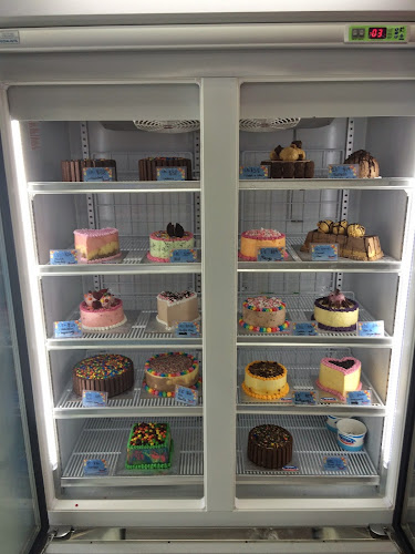 Cold Rock Ice Creamery Clayfield - Hospitality and gastronomy