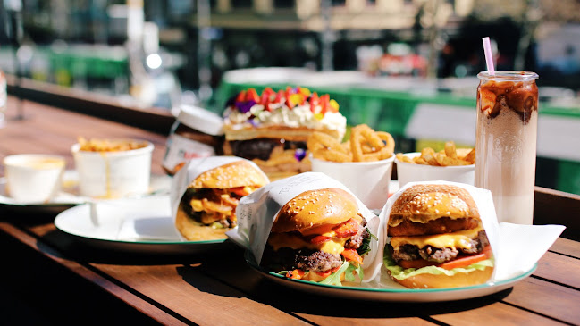 Grand Trailer Park Taverna