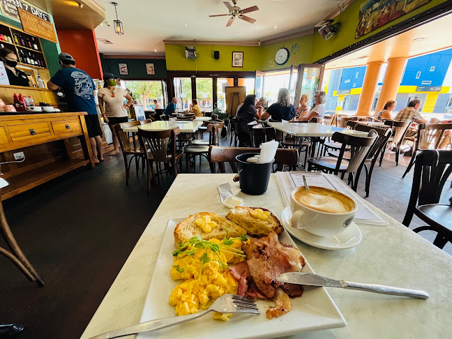 Henrys Cafe Brasserie