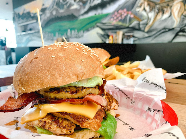 The Famished Wolf Patterson Lakes - Hospitality and gastronomy