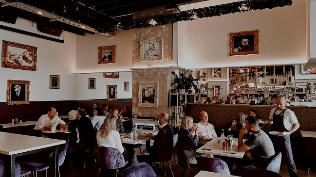 Aquila Brisbane - Hospitality and gastronomy