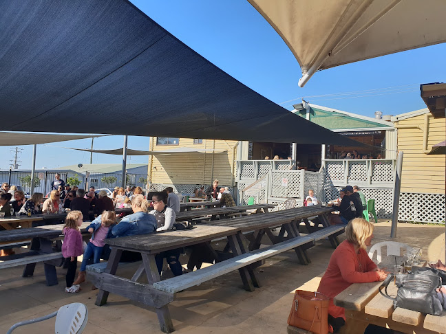 Catho Pub ("Catherine Hill Bay Hotel")