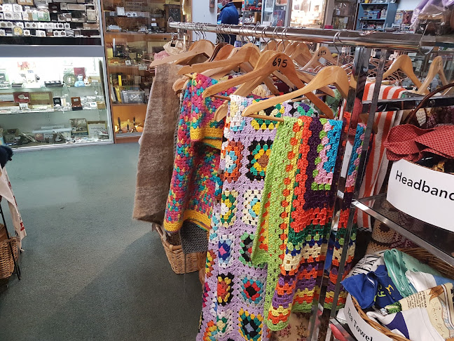 114 Bellarine Hwy, Newcomb VIC 3219