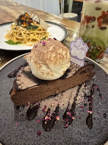 FLOVIE FLORIST CAFE - Carlton