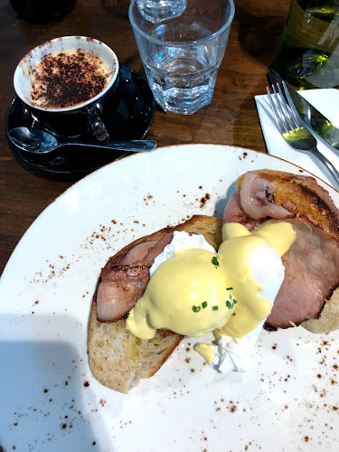 EQ Cafe & Bakehouse | Deakin - Deakin