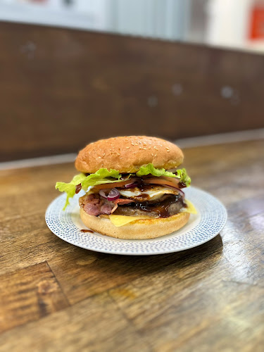 Opinii despre Queenys Snack Bar în Casuarina - Hospitality and gastronomy