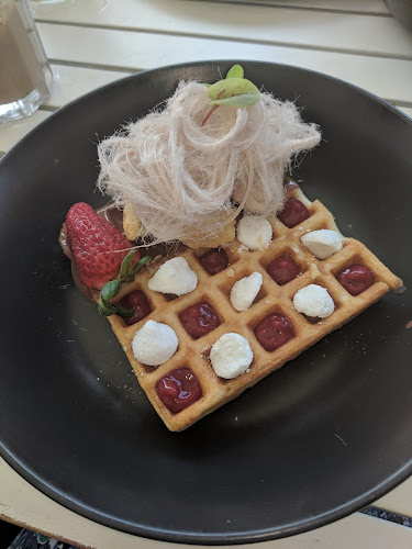 Little Clive Cafe - Annerley