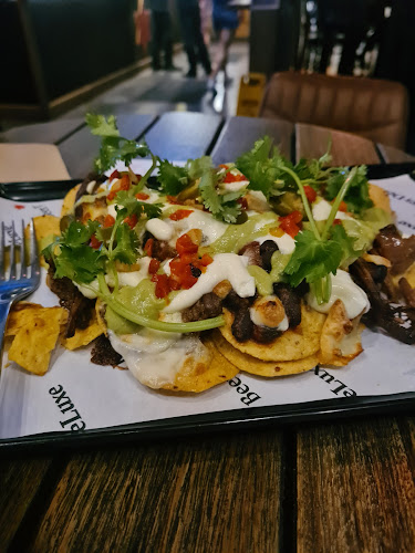 Henley's Bar & Kitchen - Hospitality and gastronomy