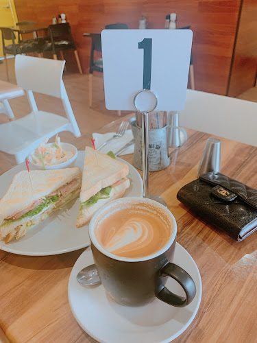 Comentarii opinii despre The Y Cafe