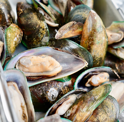 Peters Fish Market - Main Beach