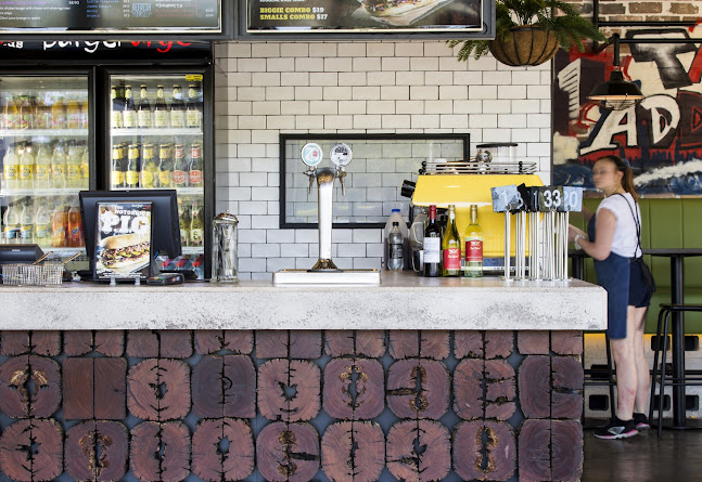 Crestwood Shopping Centre, Shop 7/458 Olsen Ave, Molendinar QLD 4214