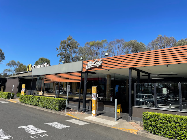 McDonald's M4 West - Hospitality and gastronomy