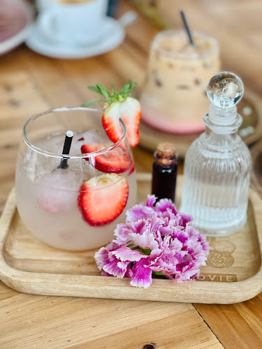 Comentarii opinii despre FLOVIE FLORIST CAFE