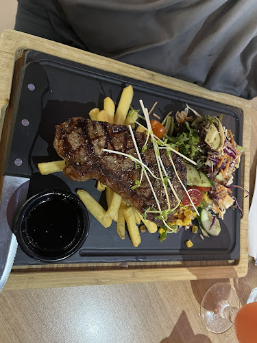 Cossies Poolside Bar and Bistro - Marrara