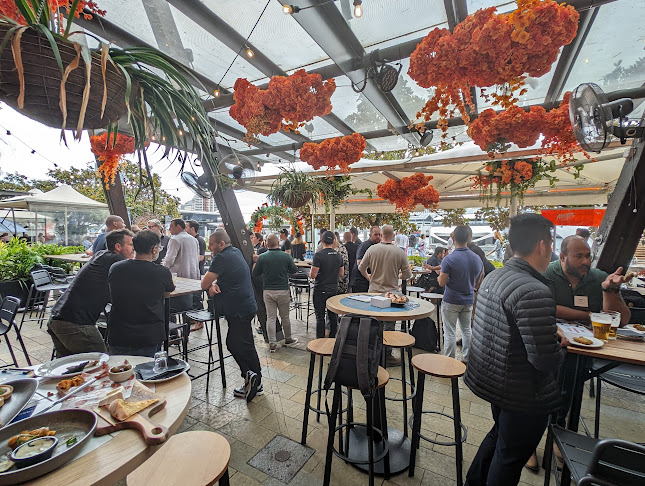 Comentarii opinii despre Henley's Bar & Kitchen