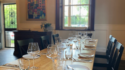 Duke's Restaurant & Bar