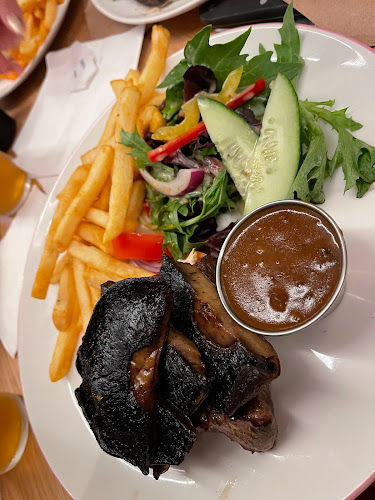 Opinii despre Mermaid Beach Tavern în Mermaid Beach - Hospitality and gastronomy