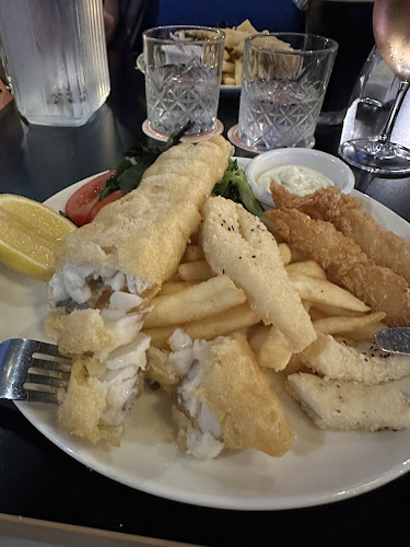 Opinii despre Avenues Café & Bar în Stepney - Hospitality and gastronomy